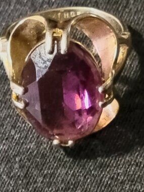 Vargas Mfr Co 18K H.G.E. Purple Amethyst Stone Ring Open Sides Size 8/9 Vintage